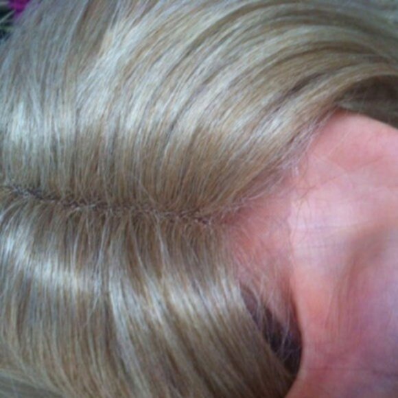 Honey blonde lace front wig  with blonde high lights straight main image 3